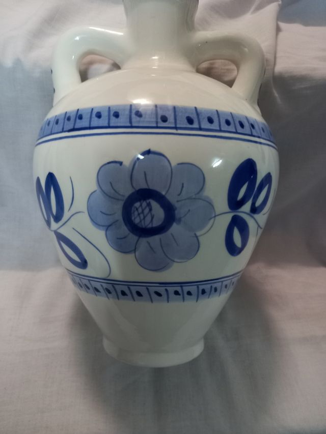 Ánfora, o tinaja, pintada a mano