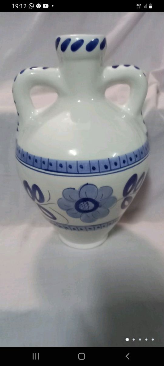 Ánfora, o tinaja, pintada a mano