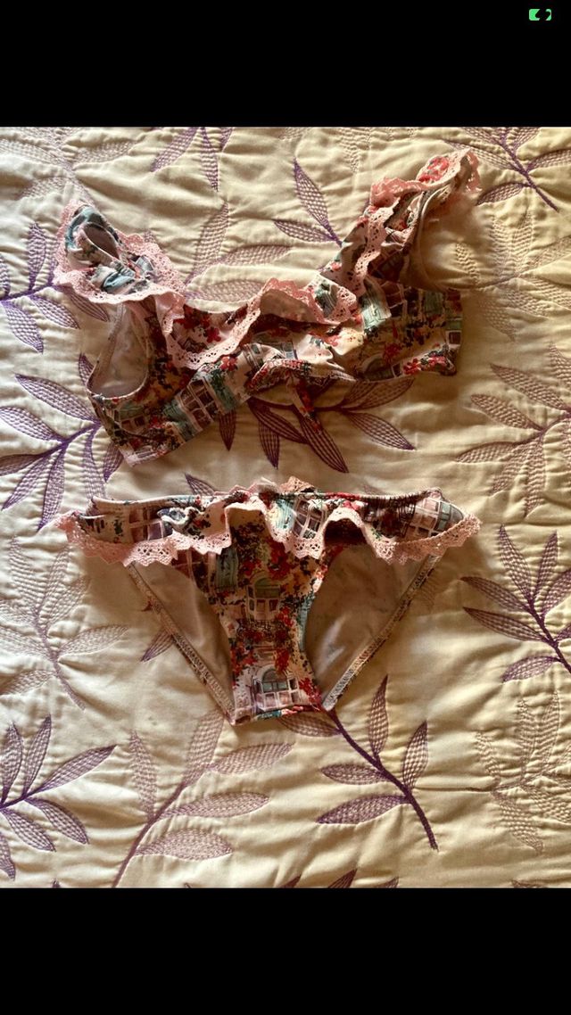 Bikini talla 8 como nuevo. Estampado