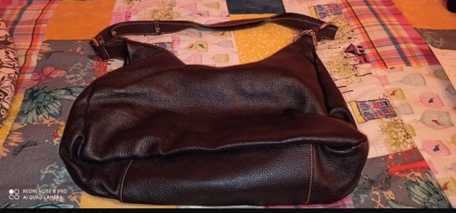 Bolso negro de piel y mochila de búhos
