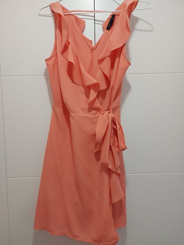 vestido playero. cruzado con volantes