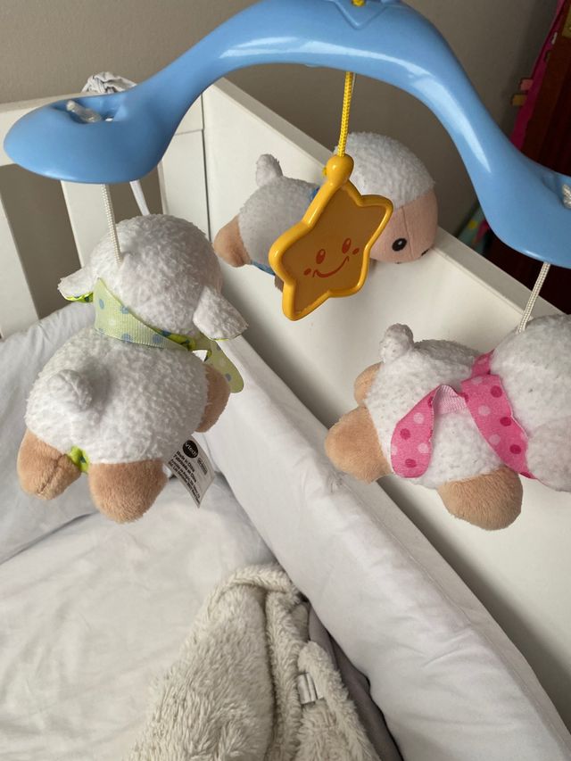 Móvil de cuna con luces y canciones