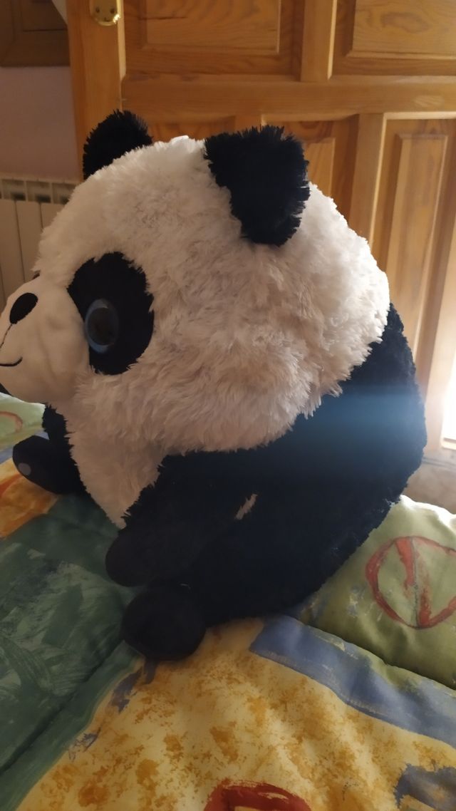 Oso panda de peluche