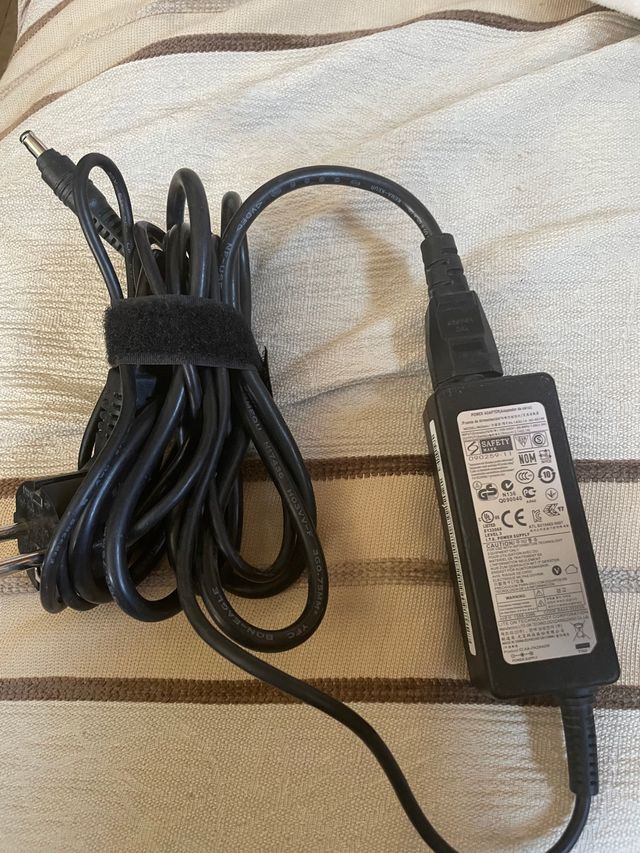 Cargador portátil Sansung PA-1400-14 19v 2,1A