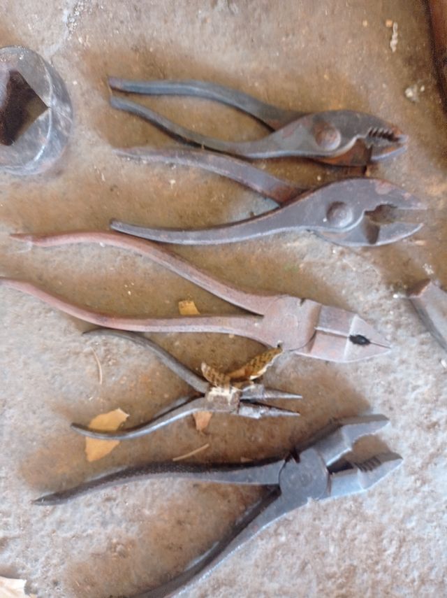 Pack de pinzas y alicates antiguas