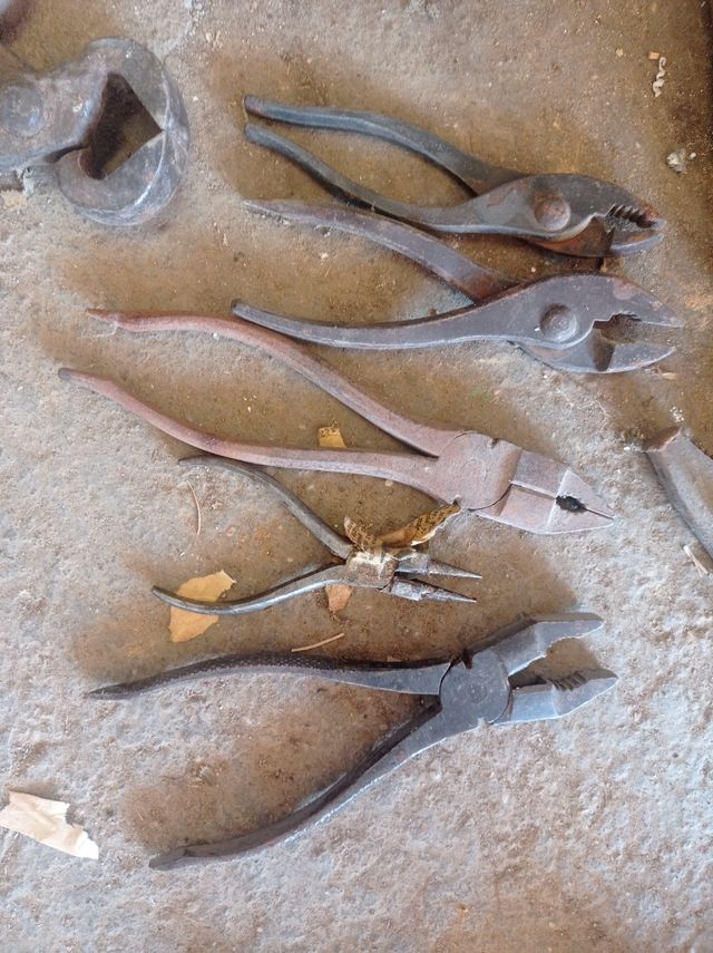 Pack de pinzas y alicates antiguas