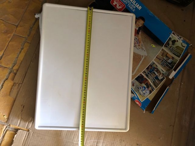 Mesa auxiliar para sofás y camas 