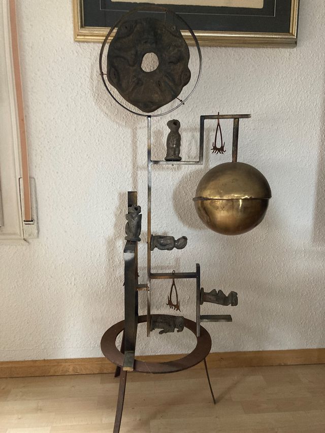 Antigua ESCULTURA Pieza única firmada.