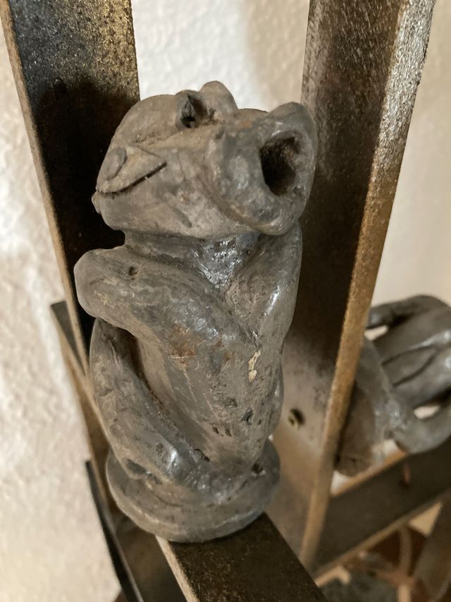 Antigua ESCULTURA Pieza única firmada.