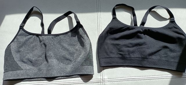 DOS SUJETADORES DEPORTIVOS