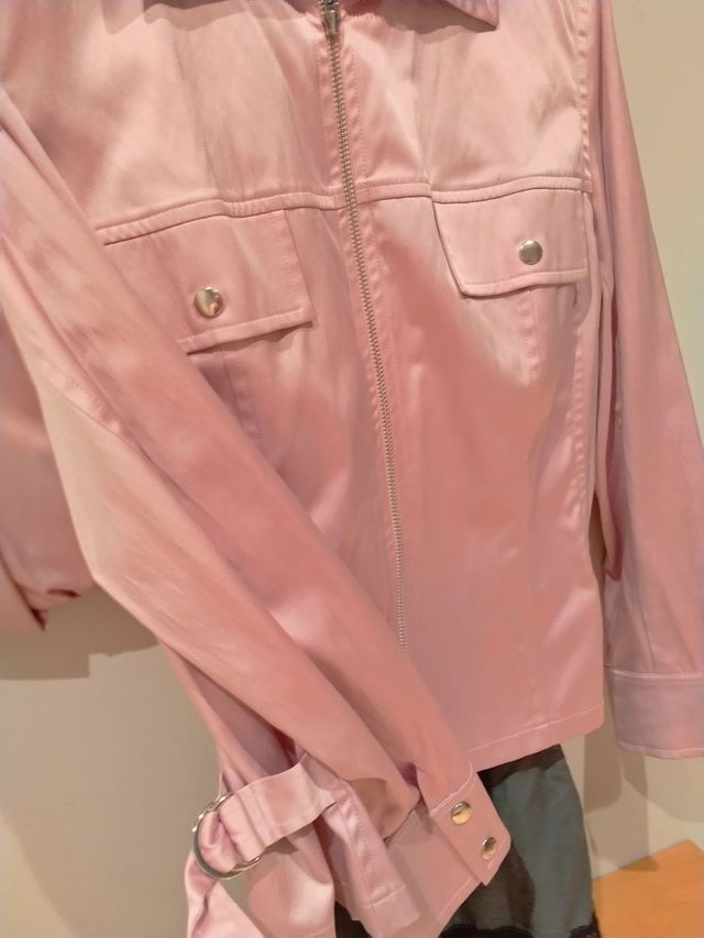 Conjunto chaquetilla y pantalón. Marca Sissu's