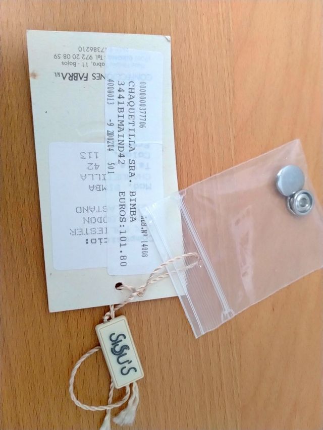 Conjunto chaquetilla y pantalón. Marca Sissu's