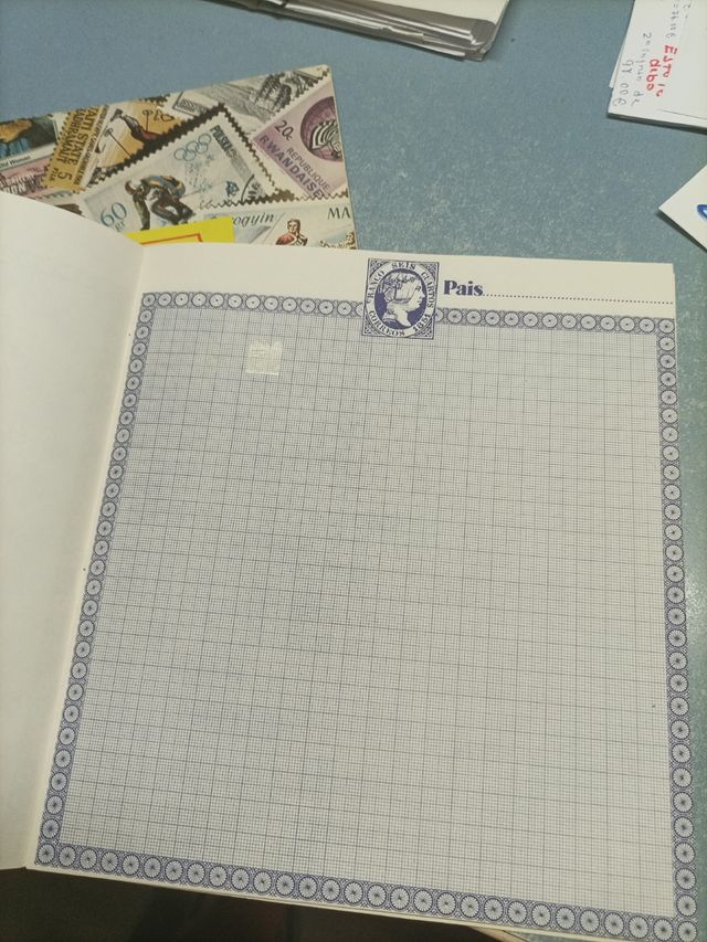 2 cuadernos para pegar sellos