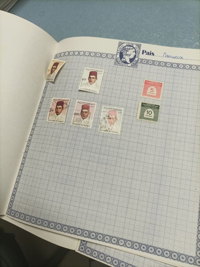 2 cuadernos para pegar sellos