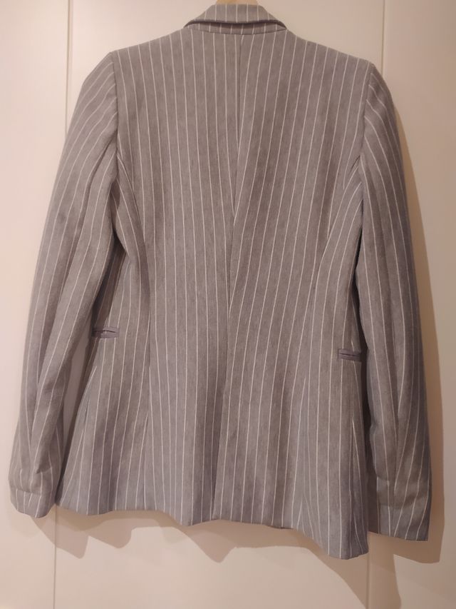 Americana gris de stradivarius