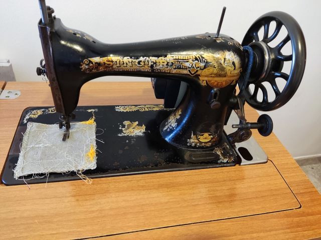 Máquina coser Singer con motor + mueble nuevo.