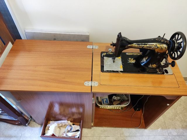 Máquina coser Singer con motor + mueble nuevo.