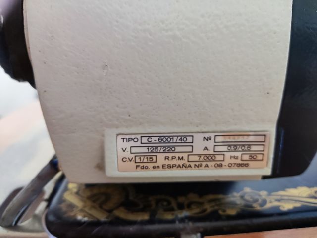 Máquina coser Singer con motor + mueble nuevo.