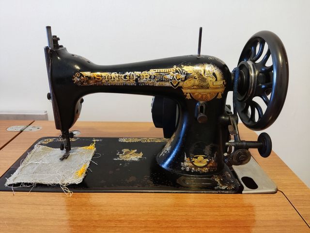 Máquina coser Singer con motor + mueble nuevo.