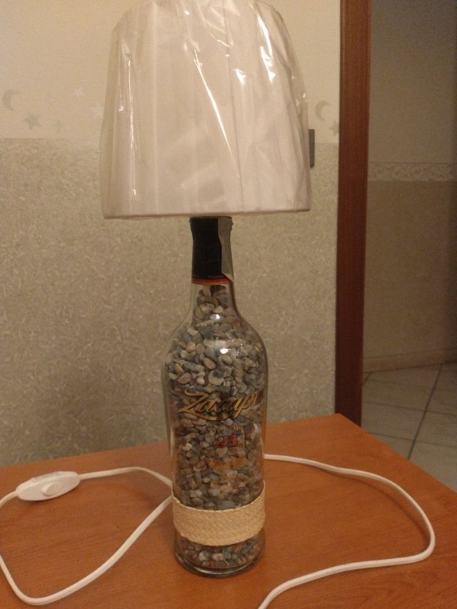 lampada con ciottoli interni