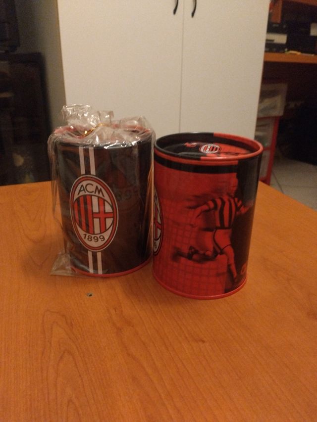 salvadanaio in latta milan