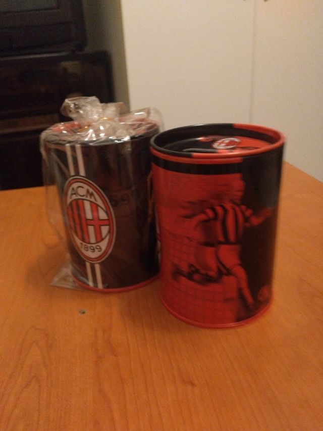 salvadanaio in latta milan