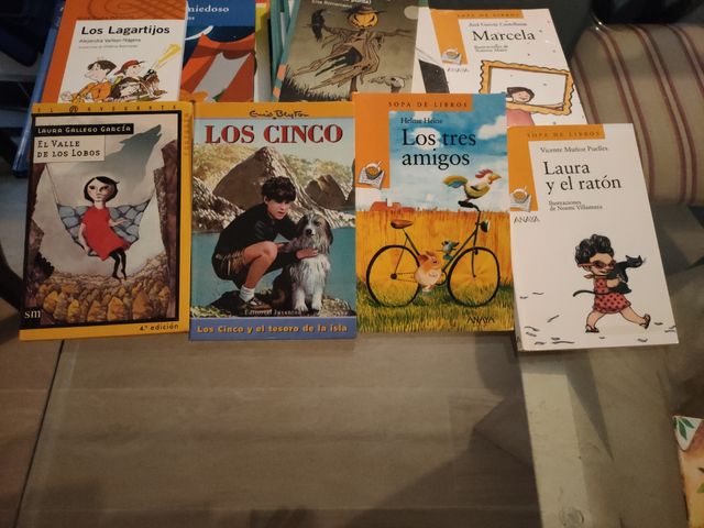 Libros y Cuentos a 3 € la unidad.