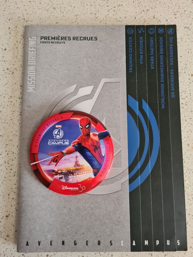 Chapa inaguración Avengers Campus