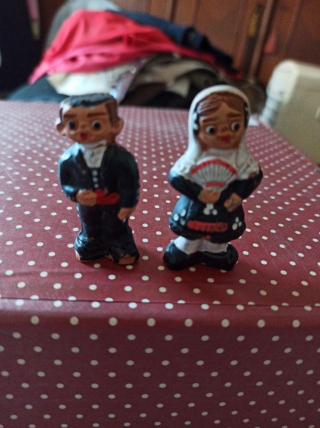 Pareja Figuras barro año 70/80, regionales x 2€