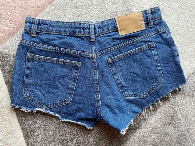 Short Vaqueros piña pull and bear 