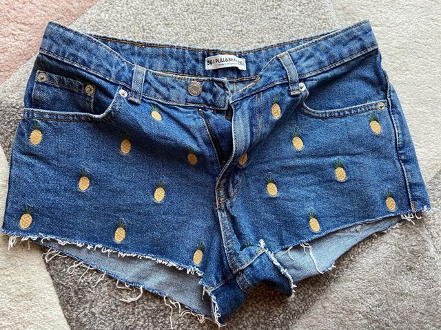 Short Vaqueros piña pull and bear 