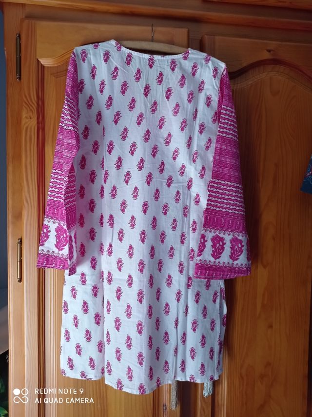 Kaftan playa India fusia blanco bordados en