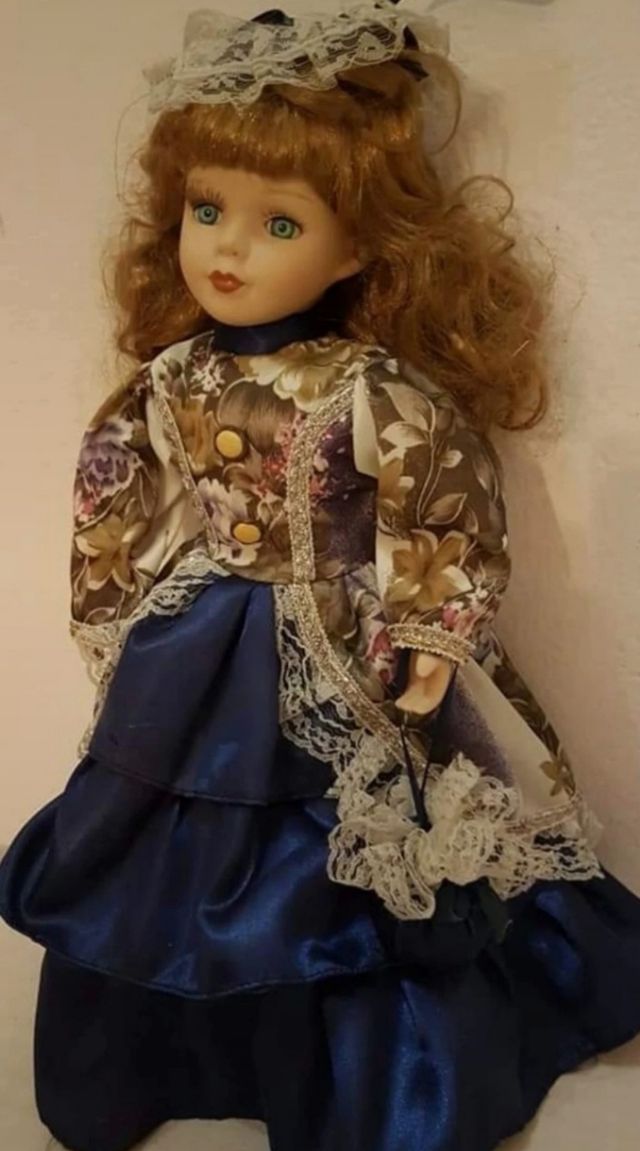 Bambola di porcellana