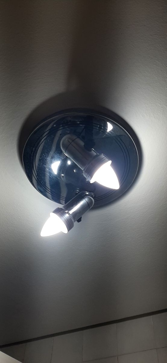 Lámpara sencilla para baño o cocina