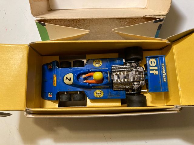 COCHE DE SCALEXTRIC. TYRREL P34 DE 6 RUEDAS.