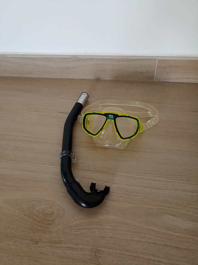 Equipo de buceo (gafas y aletas)