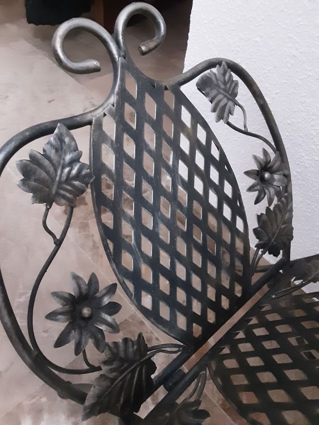 revistero metálico forja plateado muy nuevo flores