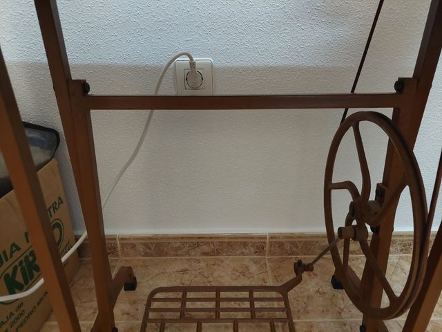 Máquina de coser antigua ALFA