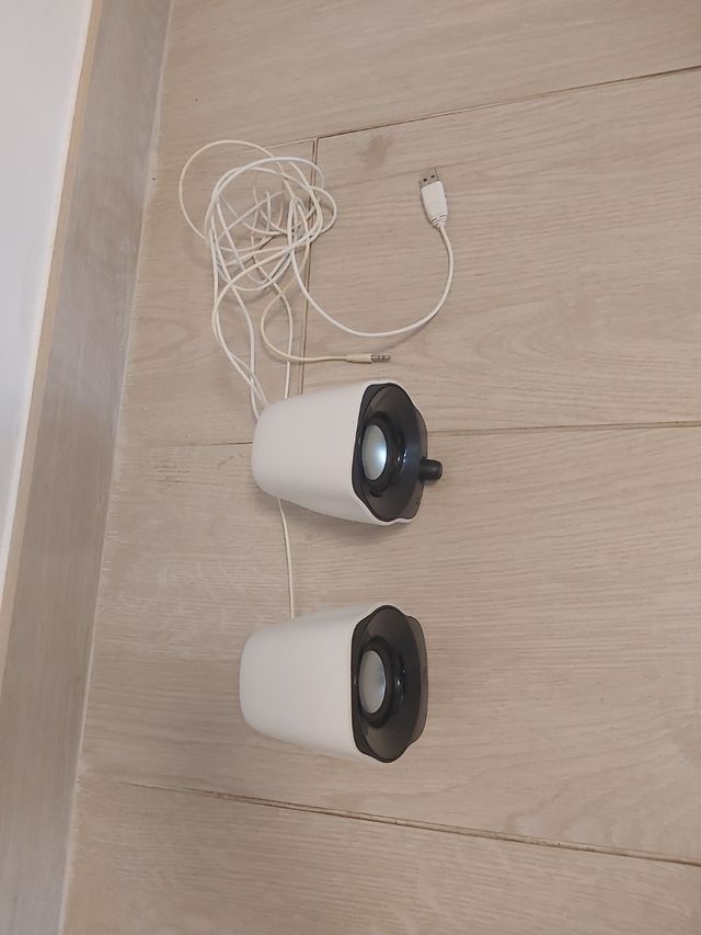 Altavoces Estéreo Compactos