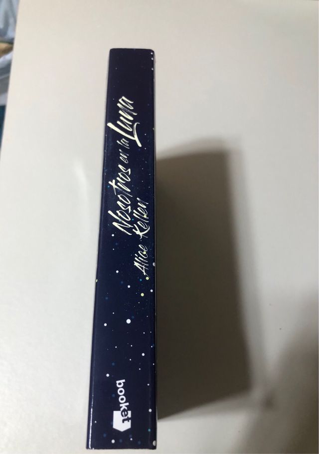 Libro :Nosotros en la luna