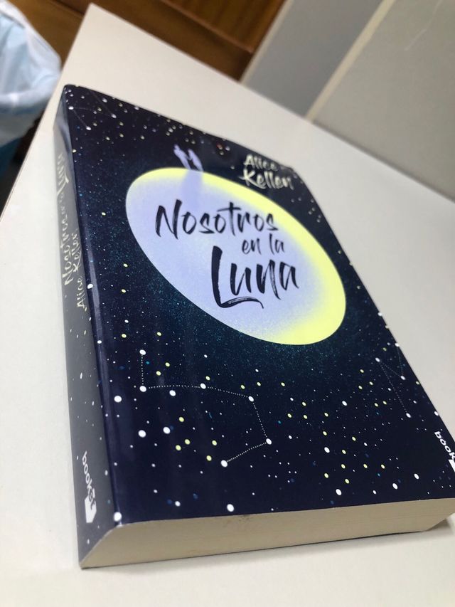 Libro :Nosotros en la luna