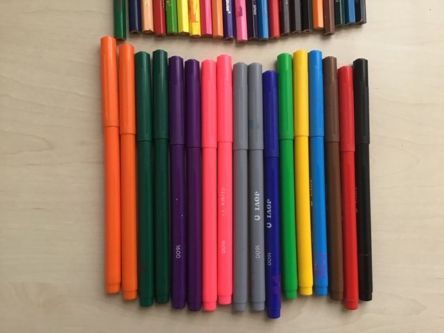 Pack de pinturas. Rotuladores, maderas y ceras