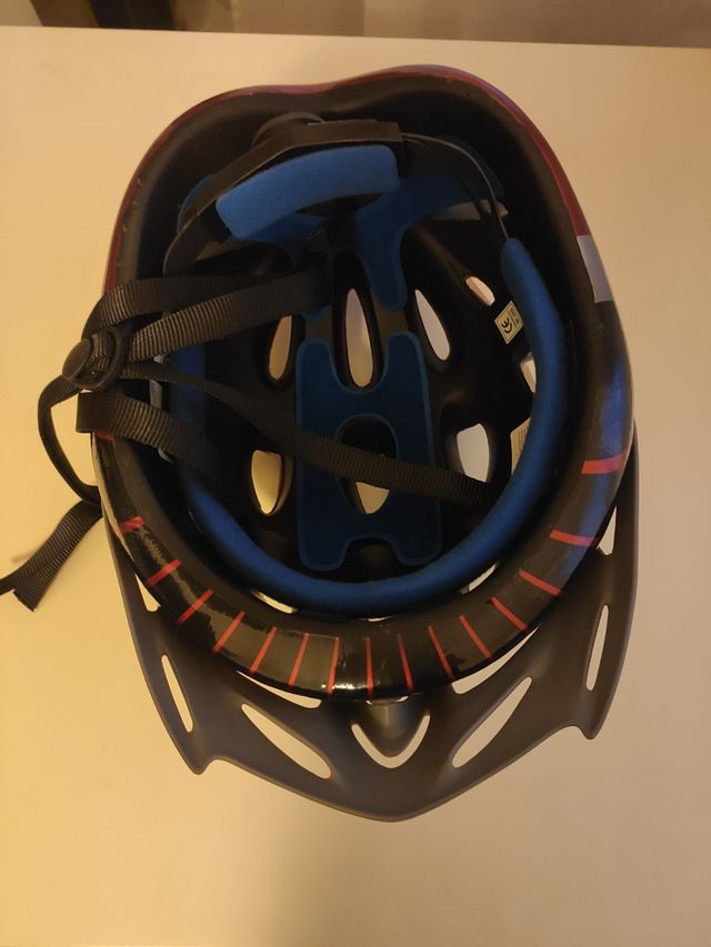 Casco bici o patinaje.