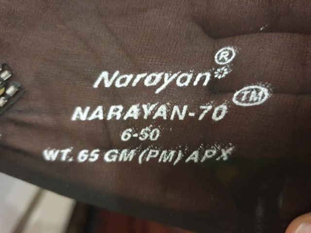 Elegante sari ricamato nero e oro