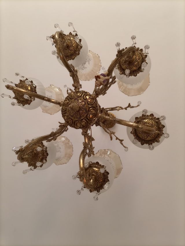 lámpara de techo con 6 brazos seis luces.