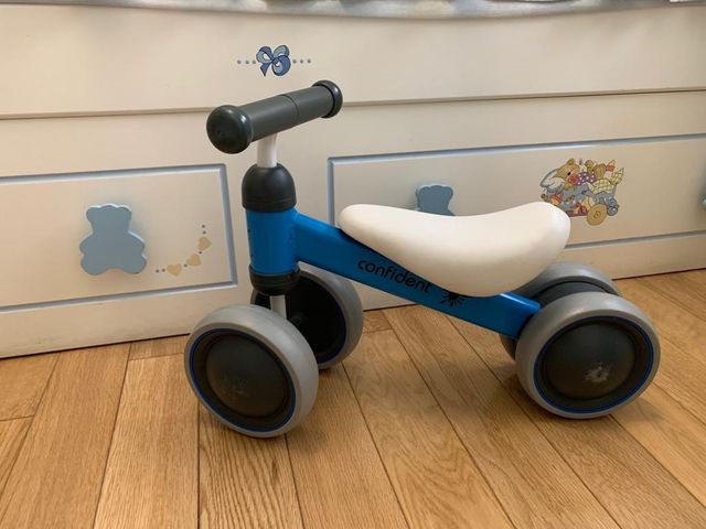 Triciclo sin pedales. Como NUEVO