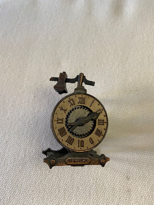 Sacapuntas metal años 80