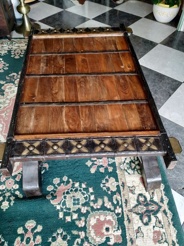 Exótica mesa baja de centro