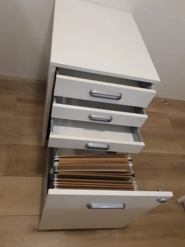 Cajonera de oficina Ikea modelo Galant de segunda mano por 50 EUR en