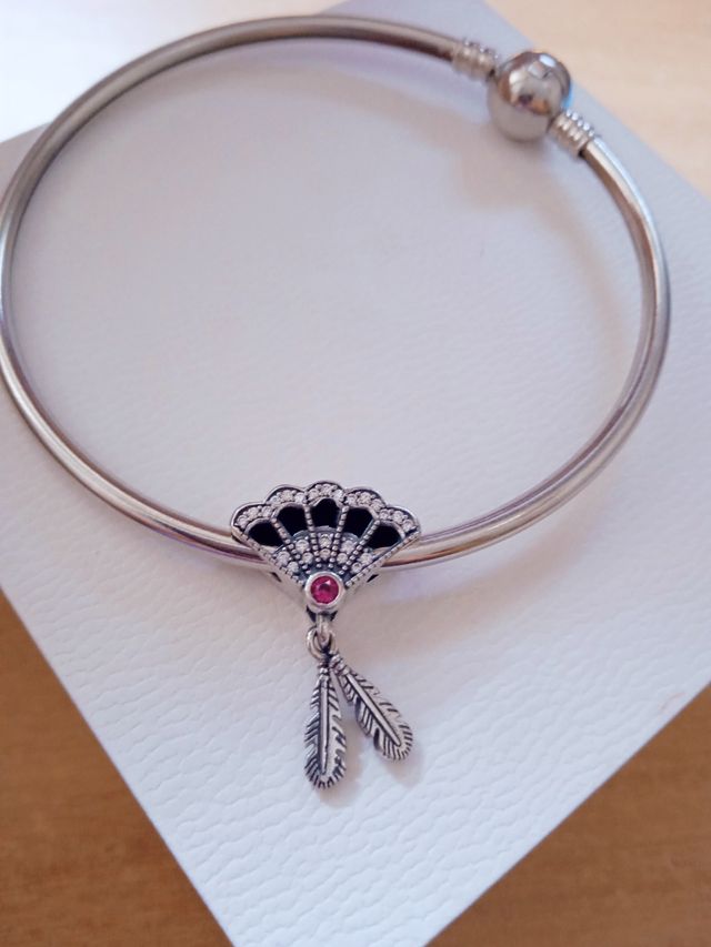 charm abanico con plumas 🪭